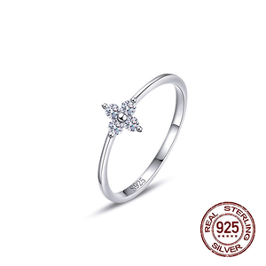 Elegante Anello di <span class=keywords><strong>Fidanzamento</strong></span> Ipoallergenico in <span class=keywords><strong>Argento</strong></span> Sterling 925 con Fiore Scintillante di Zirconi Cubici per Donna Matrimoni Anniversari - Product Image 6