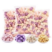 Knapperige gevriesdroogde yoghurtblokjes, gezonde yoghurtblokjes met fruitsmaak, snacks met probiotica voor kinderen