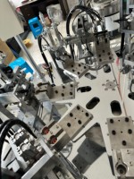 Machine d'assemblage automatique SPM personnalisée avec certificat CE et machine de vissage | pour la fabrication de pièces électriques de précision