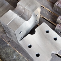 Cuchilla de corte hidráulica resistente al desgaste para varillas corrugadas y guillotinas, ideal para el corte de acero metalúrgico.