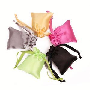 Ensemble de bonnets en satin pour enfants et femmes, bonnet de nuit pour soins capillaires, pochette à cordon, taille personnalisable, option de logo personnalisé, promotion - Product Image 1