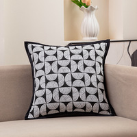 Housse de coussin jacquard noir et blanc, taie d'oreiller luxueuse pour lit, housse de coussin géométrique en chenille pour canapé
