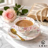 Cangkir Teh LEXI Pink Aster Floral dengan Piring, Sendok Berhias Emas, Tepi Bergelombang, Porselen Klasik Tahan Lama 200ml, Kotak Hadiah