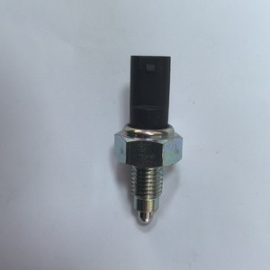 Interruptor de Luz de Reversa Mercedes-Benz A1695450006 KW560270, Interruptor Térmico para Vehículos de Trabajo Mediano - Product Image 1
