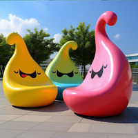 Chaise de parc en fibre de verre sur mesure, grande sculpture d'extérieur, décoration commerciale, sculpture de parc, chaise à câlins