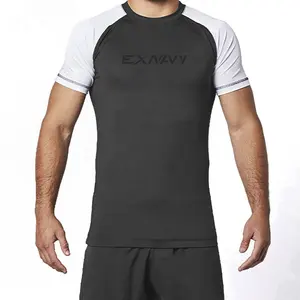 Camisetas interiores para correr de protección solar de manga corta para hombres adultos, transpirables, duraderas, con logotipo personalizado, entrenamiento, gimnasio, protector contra erupciones