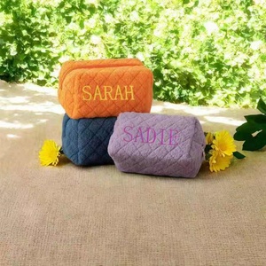 Sac cosmétique en fourrure en peluche avec velours Teddy ouilted Diamond-Pattern Cosmetic Bag Custom Quilting Embroidery Makeup Bags for Travel - Product Image 2