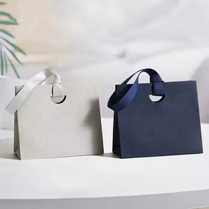 Túi giấy quà tặng tùy chỉnh có quai xách, ruy băng và dây đeo mua sắm, logo cá nhân hóa - Product Image 1