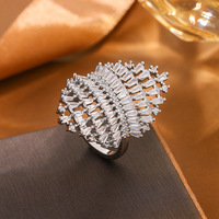 Leicht kombinierbarer, trendiger, schlangenförmiger Zirkon-Ring als Hochzeitsgeschenk, schlichter, eleganter Damen-Schmuck im Instagram-Stil, Öffnungsring aus Kupfer