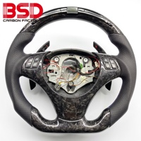 Volant en fibre de carbone personnalisé pour BMW E90 E91 E92 E93 M3 Série 3 328i 330i 335d Série 1 135i avec affichage LED du régime moteur
