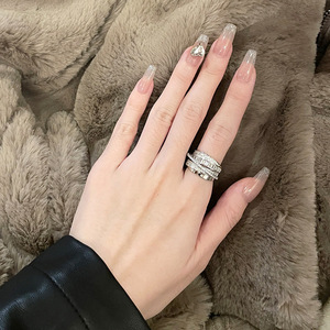 Anelli di Lusso Stratificati con Cristalli e Strass, Anello Multistrato in Zirconia Cubica per Donne e Ragazze, Ideale per Fidanzamento - Product Image 2