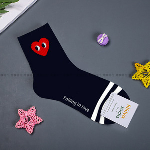 Conception de vente chaude pas cher loisirs coréen noir et blanc rayé chaussettes motif moyen Tube personnalité sport rayé chaussettes - Product Image 4