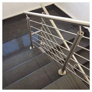 Rampe en aluminium thermolaqué pour balcon extérieur, escalier, patio, jardin et projets de bâtiments résidentiels et commerciaux - Product Image 1