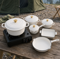 Ensemble de casseroles et poêles en fonte émaillée compatible avec tous les types de cuisinières, pour une variété de situations culinaires à la maison