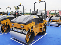 Mini-compacteur routier manuel de marque chinoise de premier plan, 4 tonnes, XMR403, avec un excellent prix, en stock, en promotion