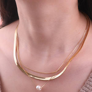 Dây chuyền choker nữ bằng đồng cổ điển ba lớp kiểu dây xích hình con rắn, đính ngọc trai nước ngọt, dùng cho đám cưới và tiệc tùng - Product Image 5