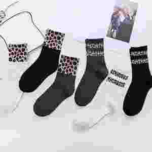 جوارب جلد النمر على الطراز الكوري الجديد للنساء بتصميم جيد التهوية بنمط الفهد المطبوع لطيف فتاة صغيرة بجورب طاقم - Product Image 1