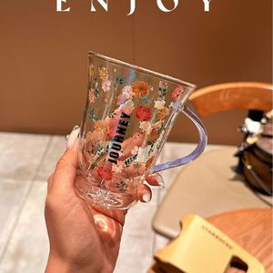 Tasse à mesurer minimaliste en verre givré rose violet, à bord inversé court et large ouverture, pour eau et boissons - Product Image 1