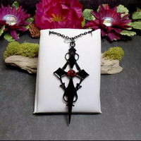 Collier de Vampire à croix pointue noire, bijoux gothiques, collier de déclaration, pendentif de croix de poignard, collier gothique cadeau
