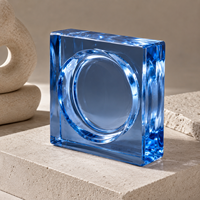 Briques de verre massif de forme ronde, industrielles, pour la décoration de murs de séparation de salons d'hôtel, de halls d'accueil et de bureaux.