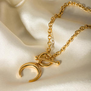 Mode femmes bijoux <span class=keywords><strong>collier</strong></span> en acier inoxydable 18K OT boucle géométrique <span class=keywords><strong>collier</strong></span> <span class=keywords><strong>à</strong></span> <span class=keywords><strong>l</strong></span>'<span class=keywords><strong>envers</strong></span> <span class=keywords><strong>lune</strong></span> pendentif Neckla - Product Image 1