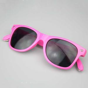 Venta al por mayor gafas de sol retro de moda unisex UV400 certificado CE logotipo personalizado abrebotellas verano verde/amarillo PC azul negro púrpura - Product Image 3