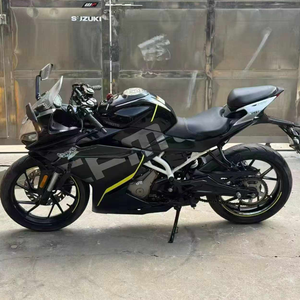 Moto sportive 250SR d'occasion, état inégal. Moteur, éclairage LED et affichage numérique, entièrement fonctionnels. Moto 250SR Moto 250SR M - Product Image 1