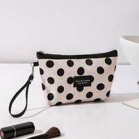 Pochette en toile faite à la main avec de jolis motifs floraux et de dessins animés porte-clés sac cosmétique pour contenir de petits objets comme des écouteurs