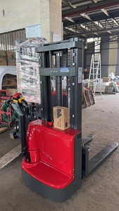 Montacargas Eléctrico Tipo Caminante de 1.5-2 Toneladas, Apilador Hidráulico de 1.6-3.5 m - Product Image 2