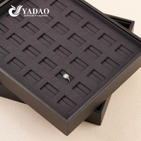 Plateau à bijoux en cuir haut de gamme YADAO avec couvercle magnétique pour l'affichage et le rangement de bagues, colliers, bracelets, boucles d'oreilles et joncs, faible MOQ