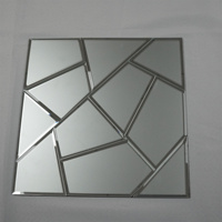 Carreaux de briques modernes en mosaïque de verre de 4mm d'épaisseur en marbre à motif carré auto-adhésif pour décoration de piscine intérieure et parquet