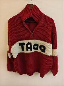 เสื้อสเวตเตอร์ถักซิปสั้นลำลองทรงหนาสไตล์วินเทจเบอร์กันดีพร้อมโลโก้ด้านหน้า - Product Image 3