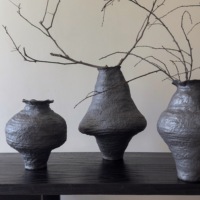 Vase décoratif minimaliste en céramique rustique noire, arrangement floral, vase de table, vase vintage en terre cuite, décoration d'intérieur