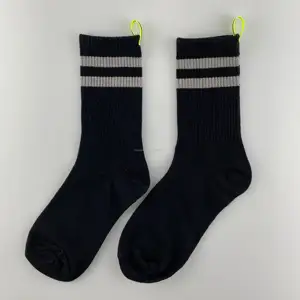 Toptan unisex çorap stripedfashion şık genç % 100% saf pamuk çorap 3m yansıtıcı logo bant tüm mevsim