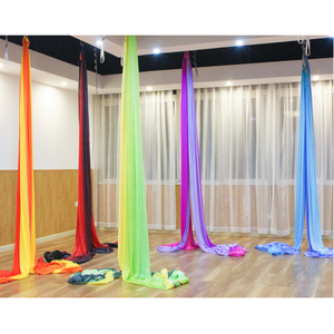 <span class=keywords><strong>Lit</strong></span> de yoga volant anti-gravité à dégradé de couleurs OEM, hamac de yoga aérien à faible élasticité, balançoire - Product Image 1