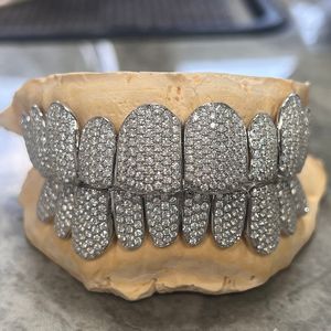 Grillz Personalizzati per Denti Iced Out in Argento Sterling 925 con Diamanti Moissanite VVS e Incastonatura a Nido d'Ape Stile Hip Hop di Alta Gioielleria - Product Image 2