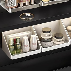 Caja de almacenamiento para espejo de pared sin taladros y sin dejar rastro, para uso doméstico; estante cosmético inclinado para tocador de baño. - Product Image 1