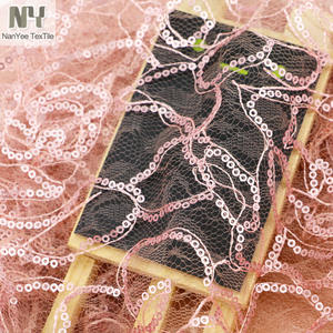 Tissu en <span class=keywords><strong>dentelle</strong></span> à sequins à motif tourbillon rose bébé vendu <span class=keywords><strong>au</strong></span> <span class=keywords><strong>mètre</strong></span> par Nanyee Textile - Product Image 1