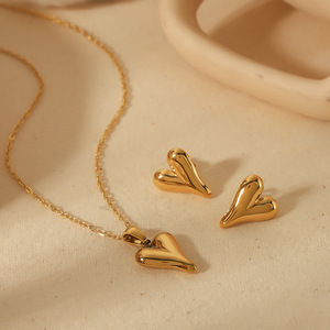 Ensemble collier et boucles d'oreilles en acier inoxydable en forme de cœur, plaqué or 18 carats, bijoux cadeau pour femmes, ensembles de bijoux tendance - Product Image 1