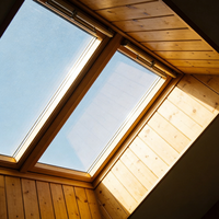 Puits de lumière en verre en alliage d'aluminium, ouverture manuelle et électrique, étanche et résistant au vent, adapté aux villas et aux sous-sols