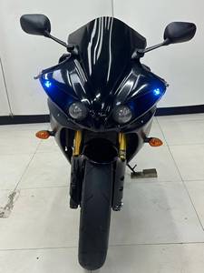 Motocicleta Deportiva Usada Barata R1 1000cc, Confiable, de Gasolina, Superdeportiva, Color Negro Mate, Modificada para Carreras, en Venta - Product Image 2