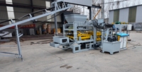 Machine de fabrication de briques carrées entièrement automatique à commande PLC, haute productivité, avec technologie de vibration pour le béton