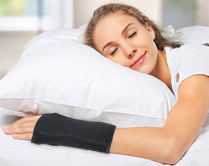 Attelle de soutien de poignet de soulagement <span class=keywords><strong>du</strong></span> <span class=keywords><strong>canal</strong></span> <span class=keywords><strong>carpien</strong></span> de prix usine attelle en néoprène respirante pour adulte nuit poignet sommeil traite la douleur au poignet - Product Image 5