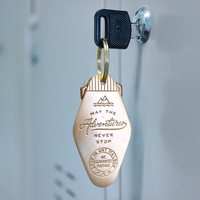 Porte-clés souvenir en laiton personnalisé, logo en métal doré gaufré, émail souple, pour hôtel, marque sportive