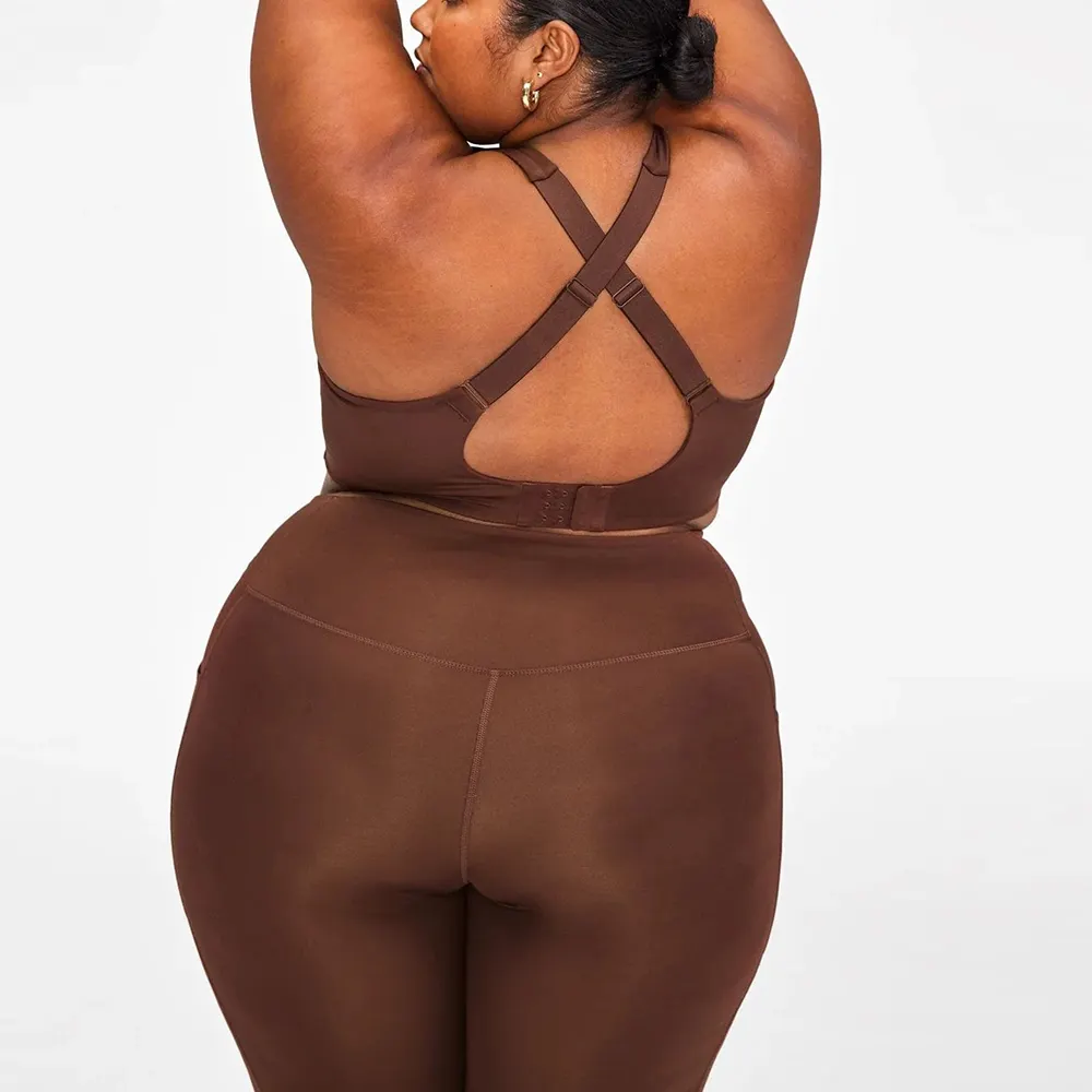 Ensembles de fitness personnalisés leggings de yoga compressifs de haute qualité grande taille XL-6XL extensibles dans les 4 sens avec poche soutien-gorge œil-et-crochet à l'arrière