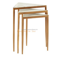 Ensemble de 3 tables d'appoint en marbre en forme de triangle