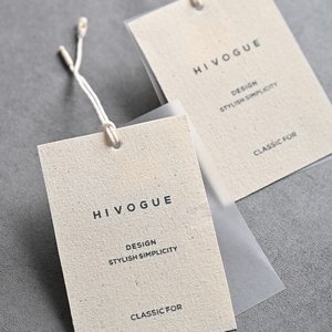 Etiquetas colgantes personalizadas de algodón y lino de lujo con tarjeta transparente Etiquetas con logotipo personalizado para ropa, bolsos y zapatos de mujer - Product Image 1