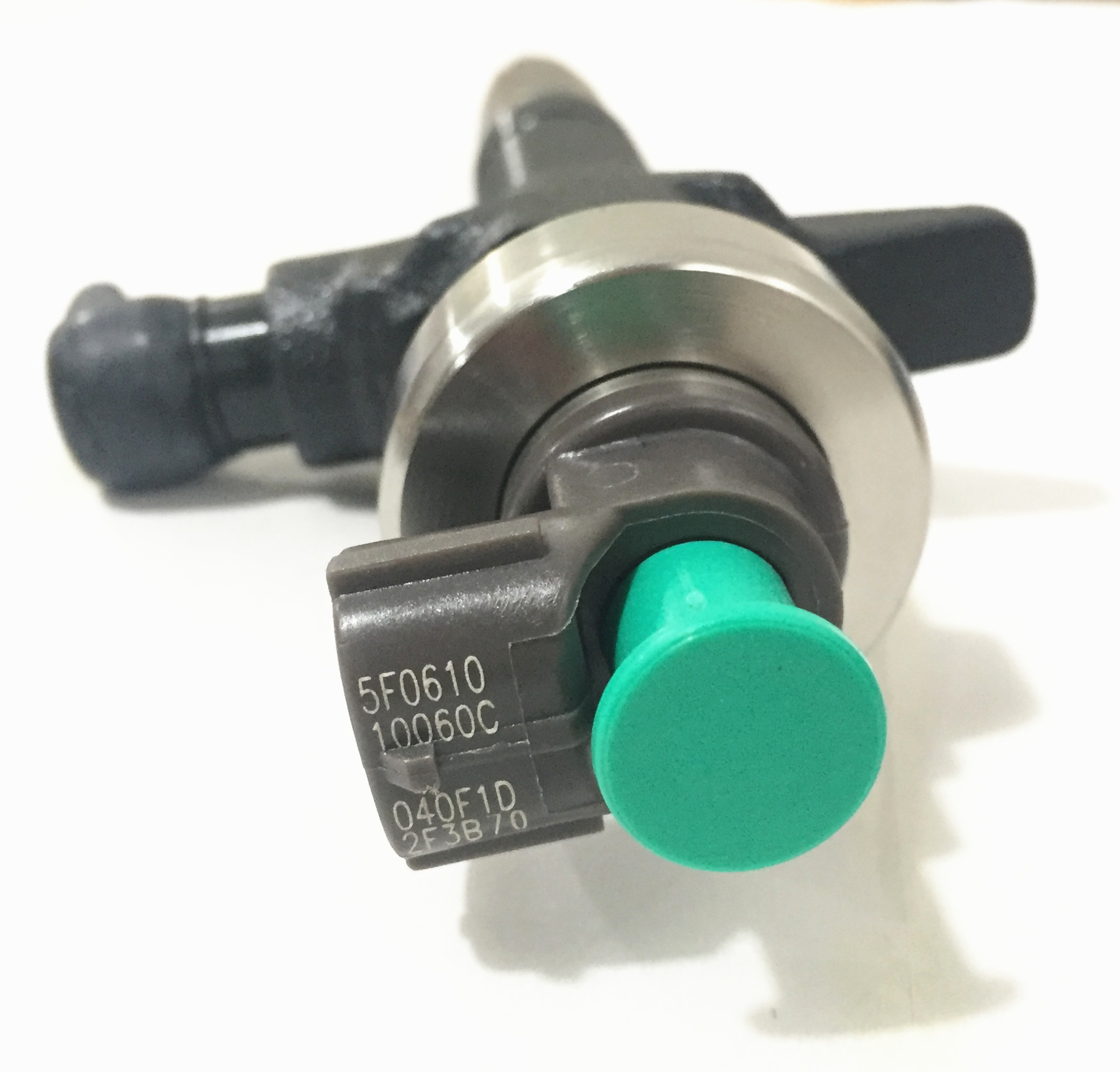 Common Rail Diesel Fuel Injector 095000-9750 095000-975# Diesel Engine Fuel Injector 8-98201564-0 For ISUZU