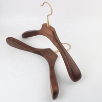 Cintres en bois de luxe sur mesure, style rétro antique, à épaules larges, pour magasin de vêtements, hôtel