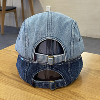 Gorra de Camper Plana de Mezclilla Estilo Retro de 5 Paneles Personalizada con Bordado a Mano y Logotipos de Parche